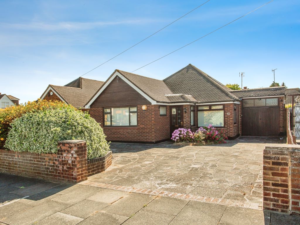 2 bed bungalow for sale in Marcus Avenue, Thorpe Bay, Essex SS1, £