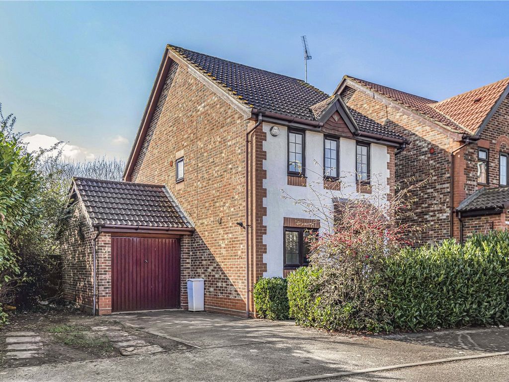 3 bed detached house for sale in Moorhen Drive, Lower Earley, Reading