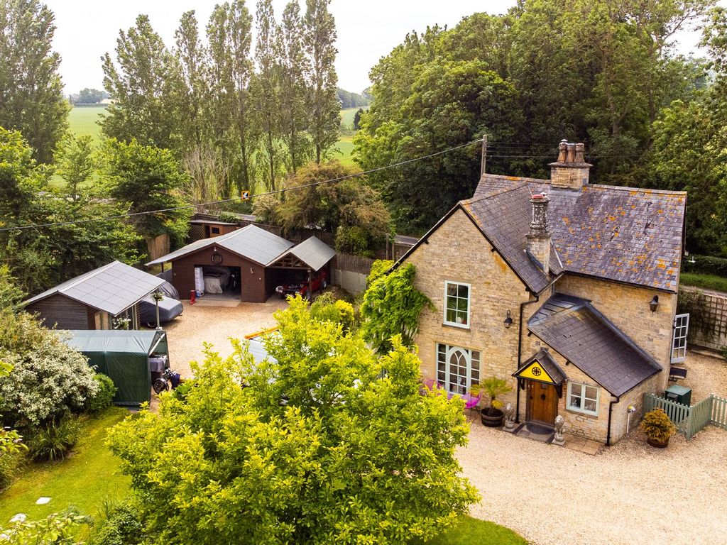 3 bed detached house for sale in Cokethorpe Park, Ducklington OX29 Zoopla