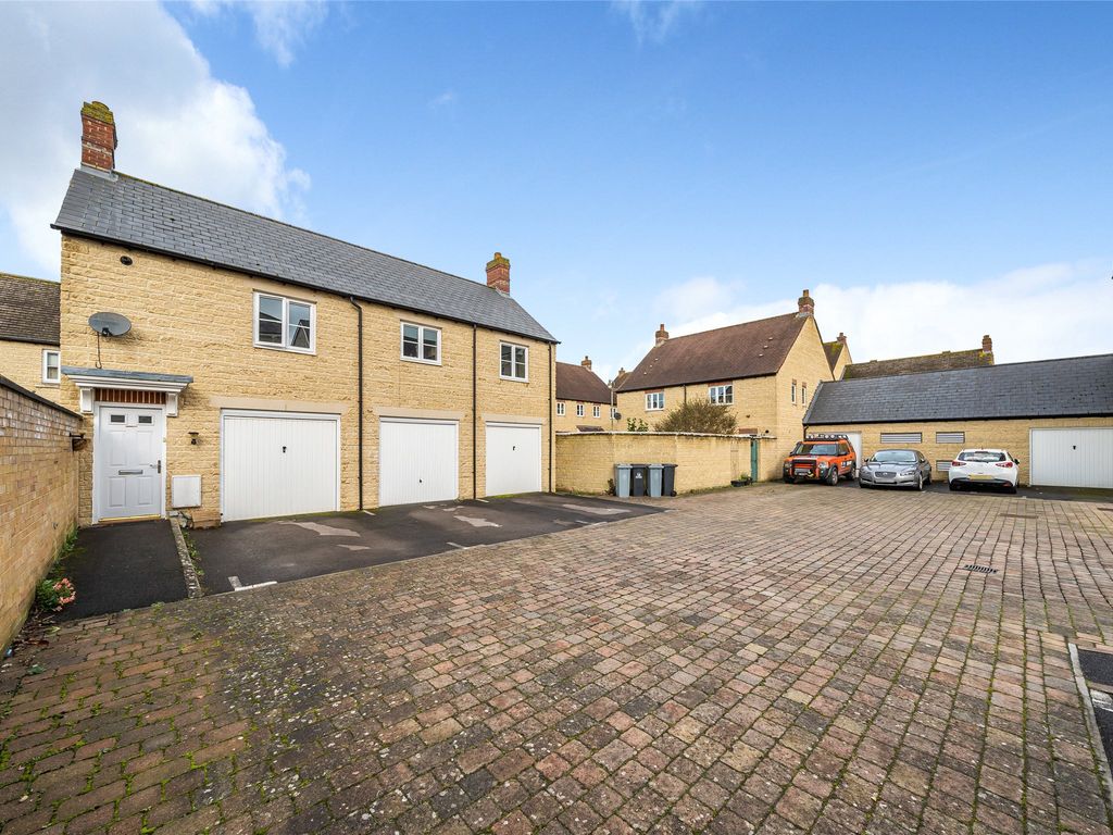 2 bed detached house for sale in Trefoil Way, Carterton, Oxfordshire