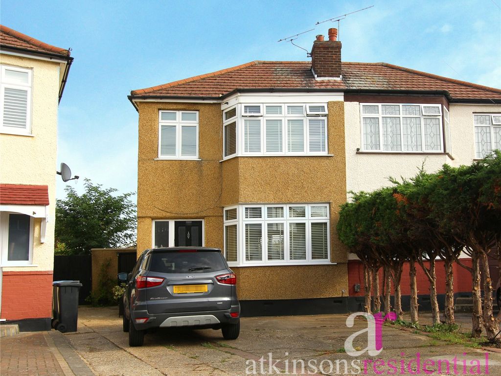 3 bed semidetached house for sale in Carisbrook Close, Enfield