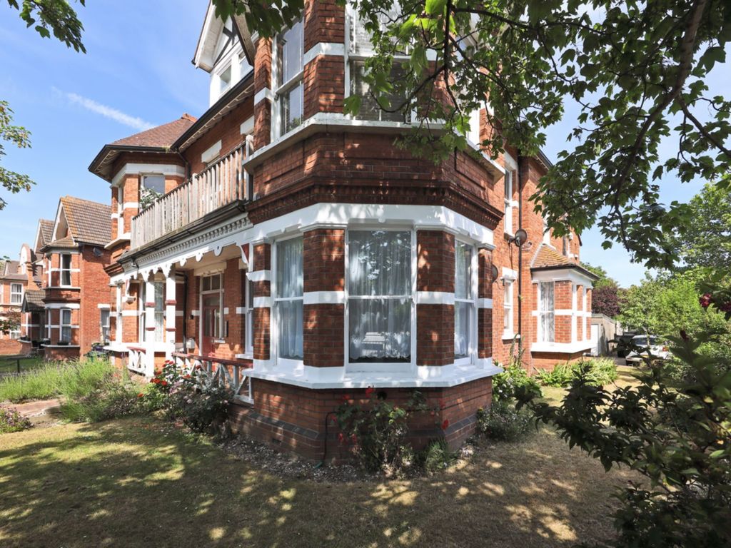 2 Bed Flat For Sale In Cherry Garden Avenue, Folkestone CT19 - Zoopla