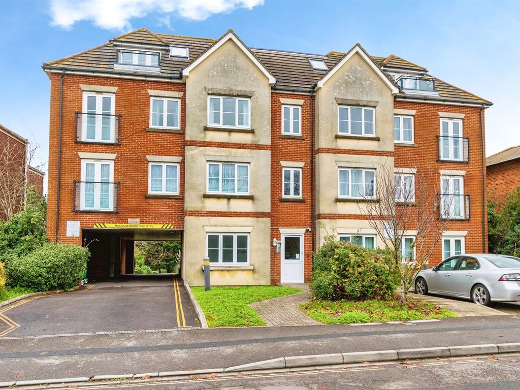 2 bed flat for sale in Paynes Road, Shirley, Southampton SO15, £170,000