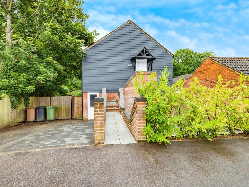 2 bed property for sale in Kemp Place, Bushey WD23, £425,000 Zoopla