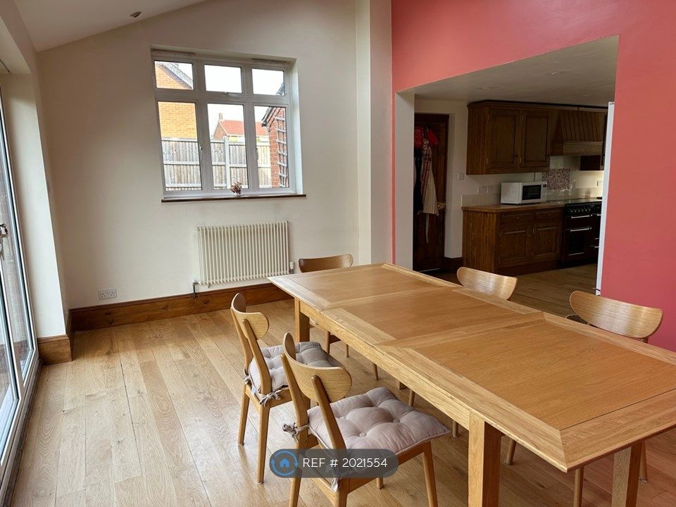 6 bed detached house to rent in Park Lane, Knebworth SG3, £4,450 pcm