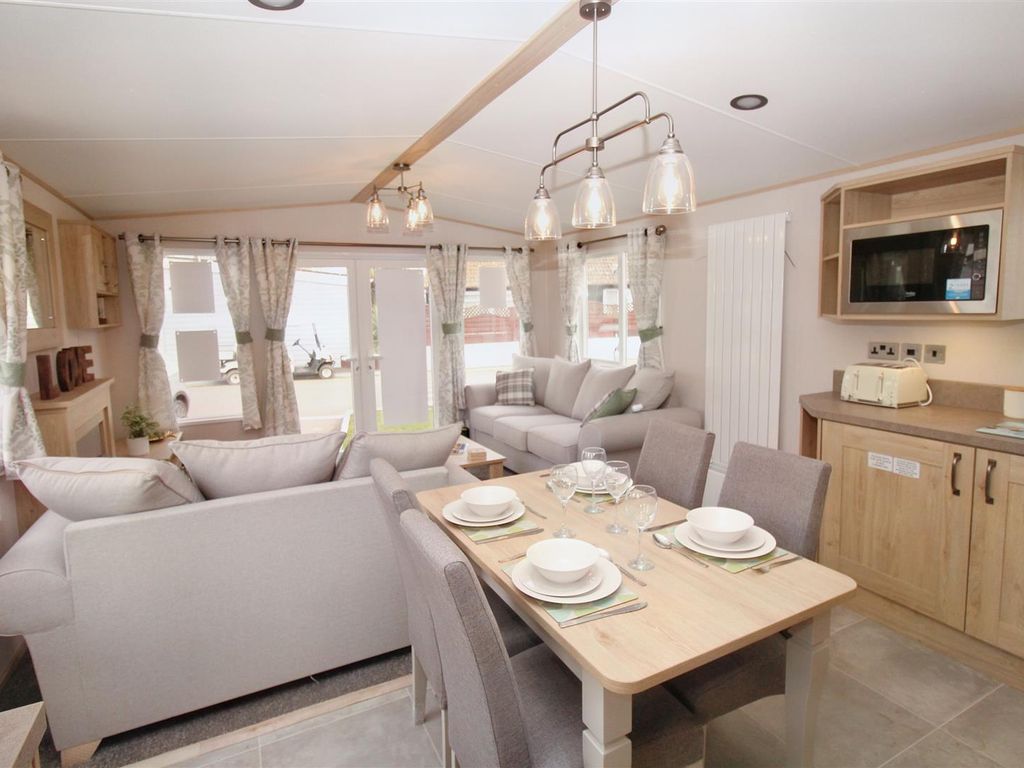 2 bed mobile/park home for sale in Alberta Holiday Park, Faversham Road