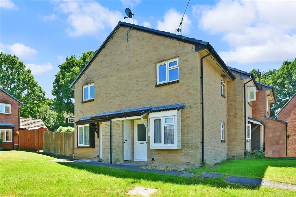 1 bed end terrace house for sale in Muirfield Close, Ifield, Crawley