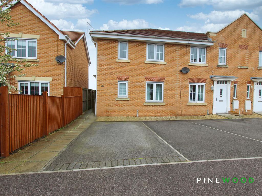 3 bed town house for sale in Lincoln Way, North Wingfield, Chesterfield