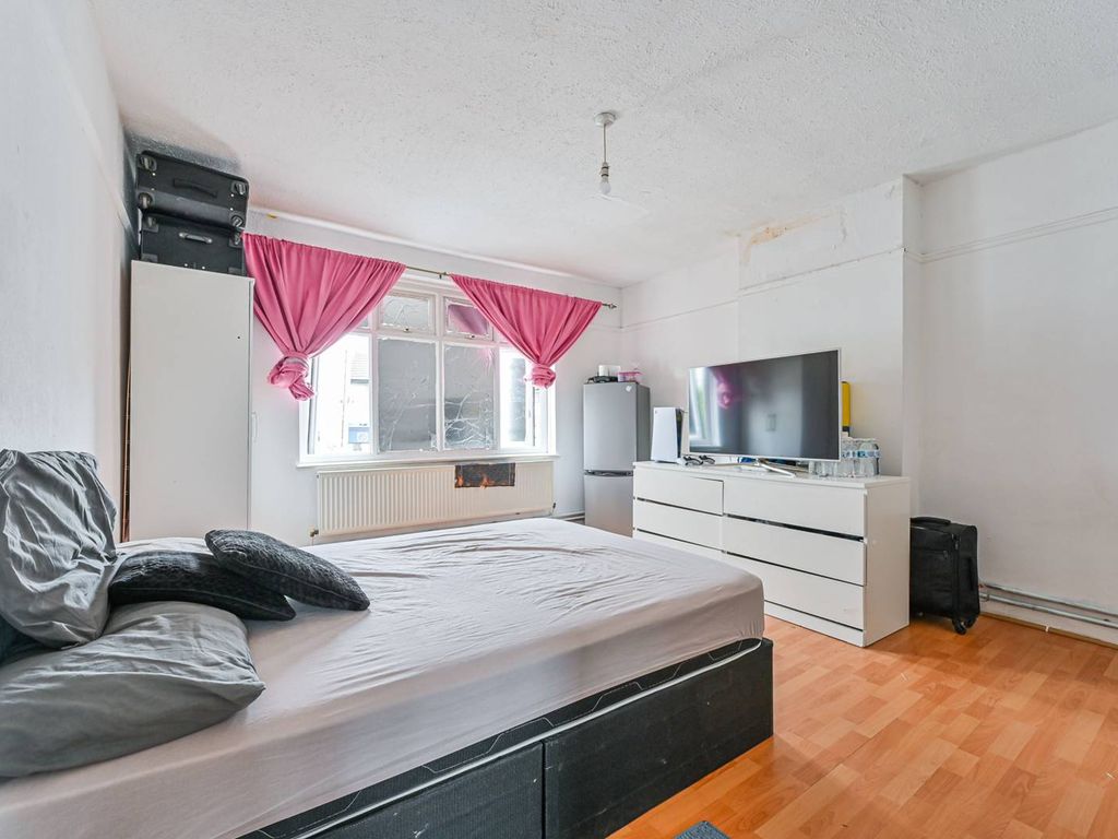 2 bed property for sale in Woodside Green, South Norwood, London SE25 Zoopla