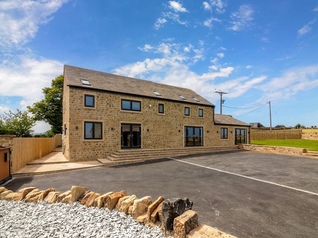 4 bed detached house for sale in Moor Top Road, Kirkheaton