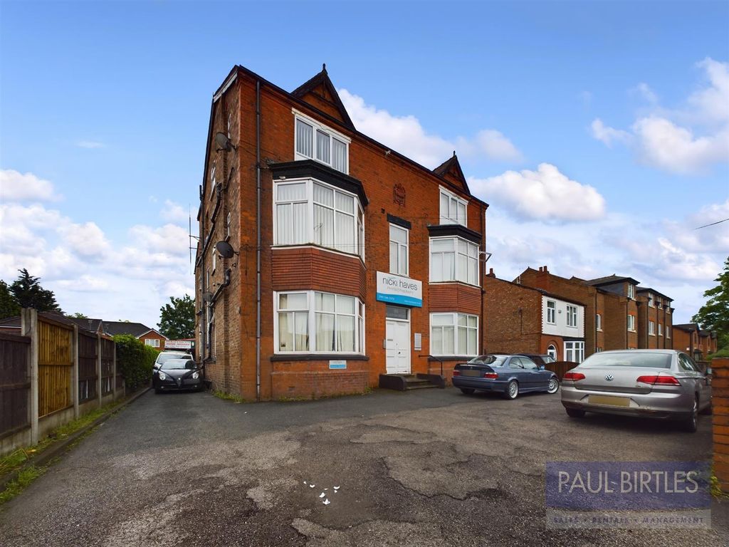 1 bed flat to rent in Flixton Road, Urmston, Trafford M41, £650 pcm