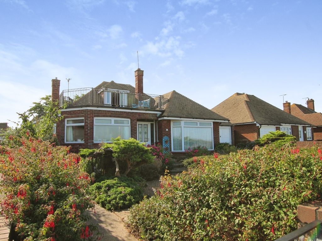 4 bed detached bungalow for sale in Royal Esplanade, Margate CT9, £