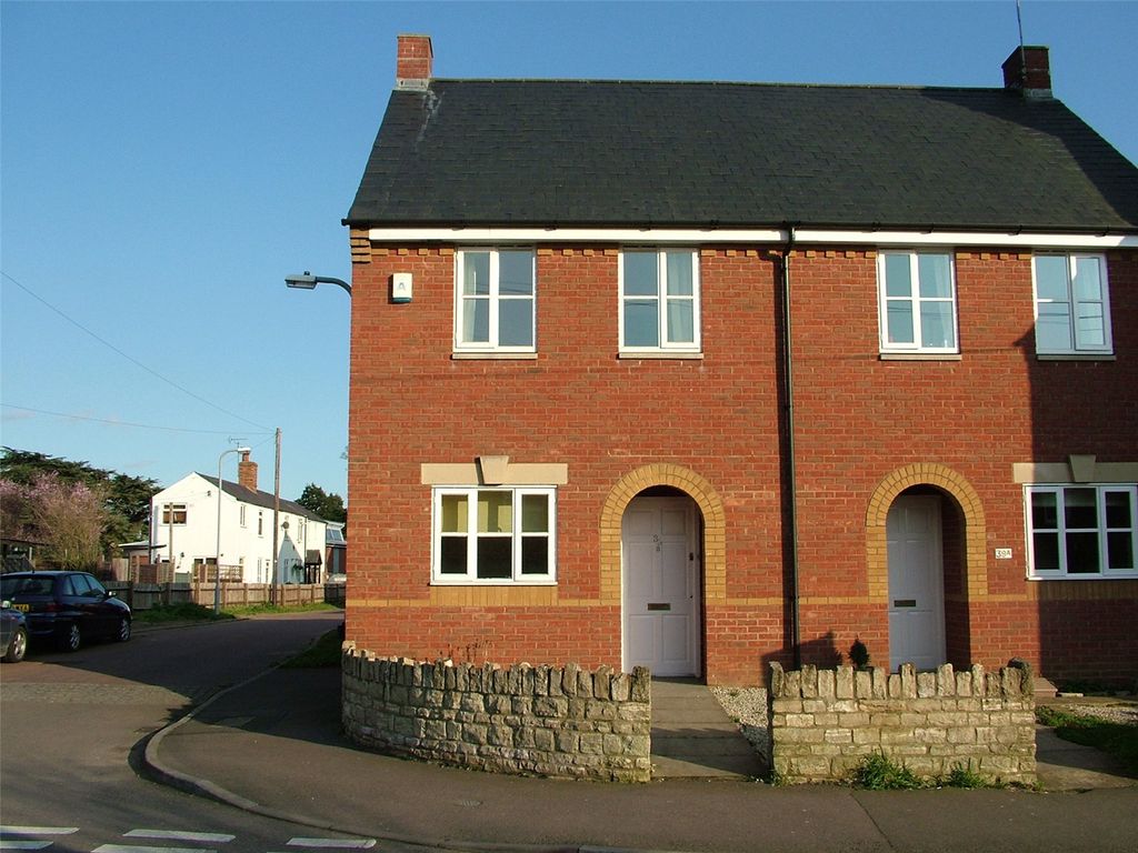 3 bed semidetached house to rent in Manor Road, Brackley NN13, £1,200