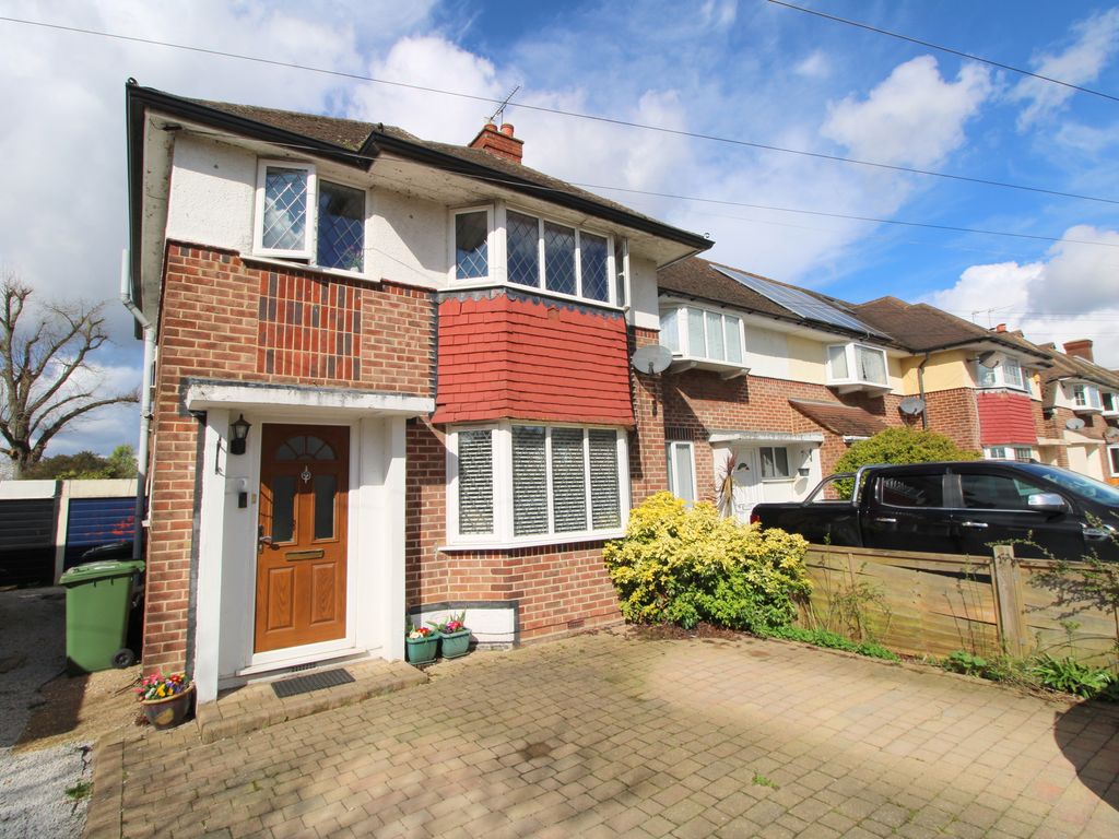 3 bed end terrace house for sale in Windsor Drive, Ashford TW15, £