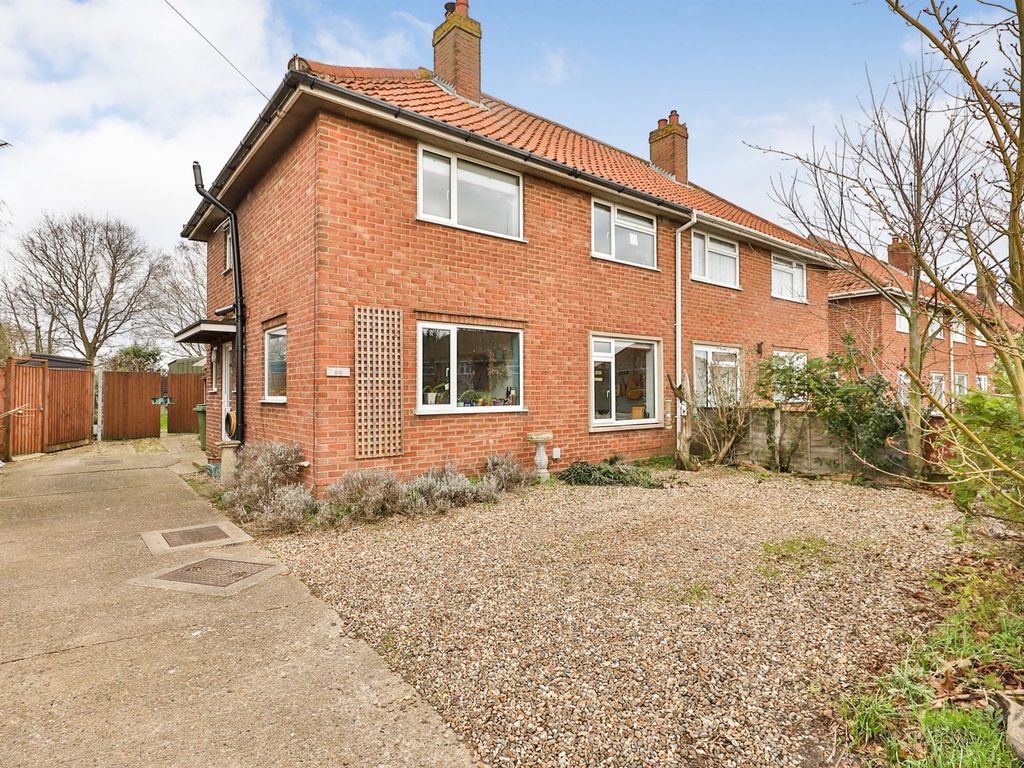 3 bed semidetached house for sale in Ethel Gooch Road, Wymondham NR18 Zoopla