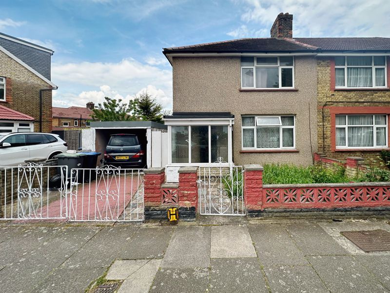 3 bed semidetached house for sale in Brookfield Road, London N9, £