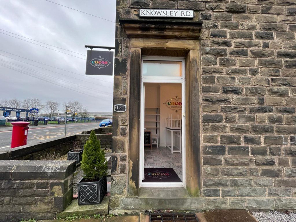 2 bed property to rent in Broadway, Haslingden BB4, £800 pcm Zoopla