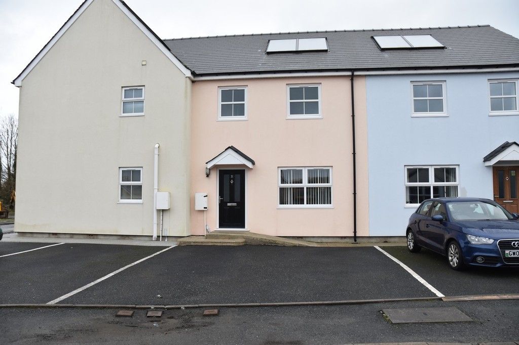 3 bed detached house for sale in Heol Dewi, Newcastle Emlyn SA38, £