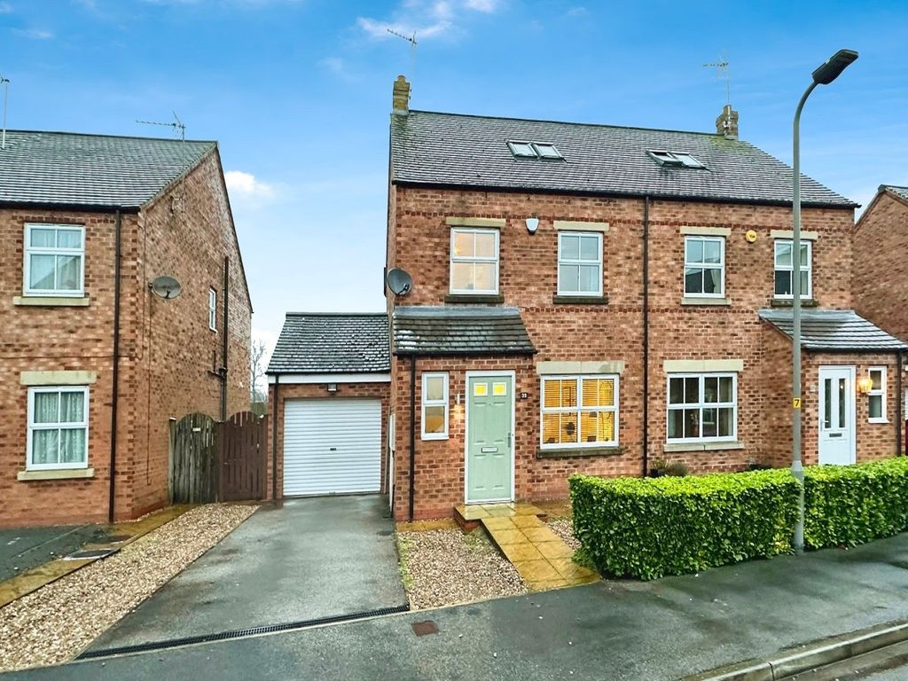 4 bed semidetached house for sale in Whitley Farm Close, Whitley
