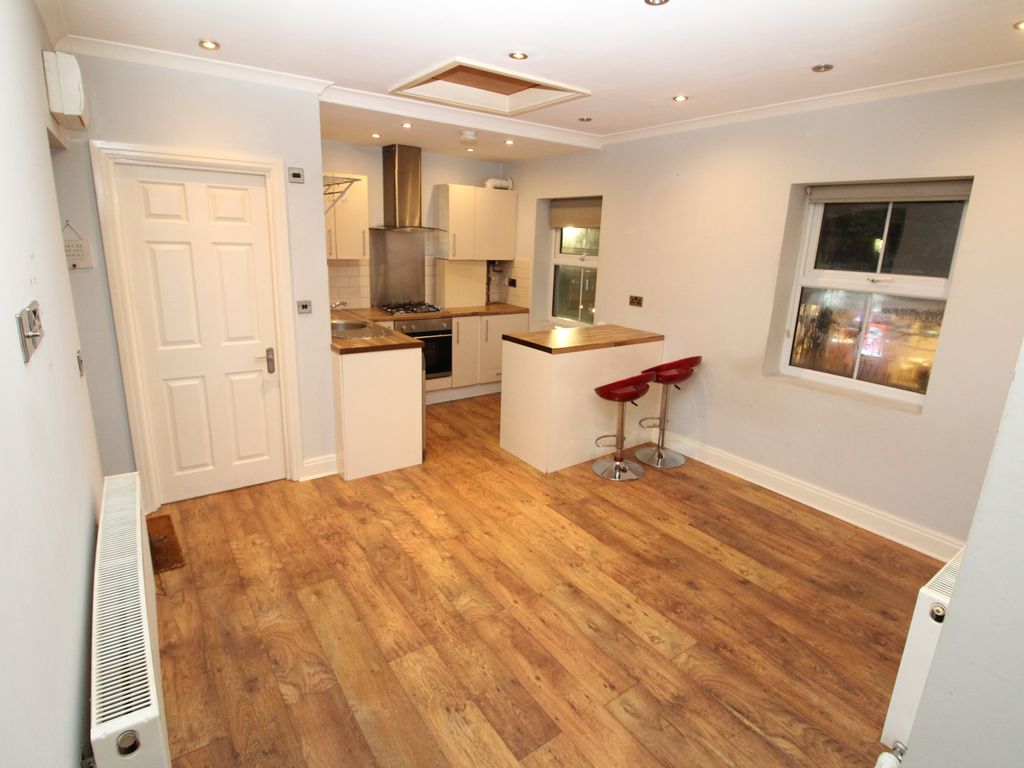 2 bed flat to rent in Eltham High Street, London SE9, £1,550 pcm Zoopla