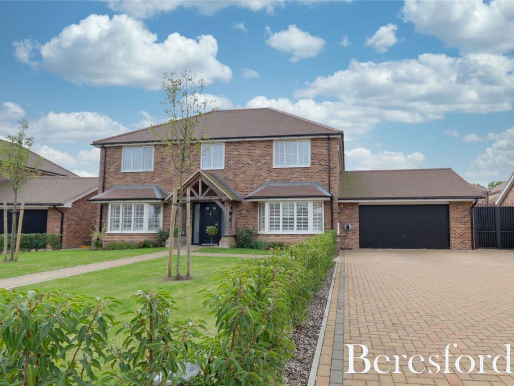 5 bed detached house for sale in Little Ridings Lane, Ingatestone CM4