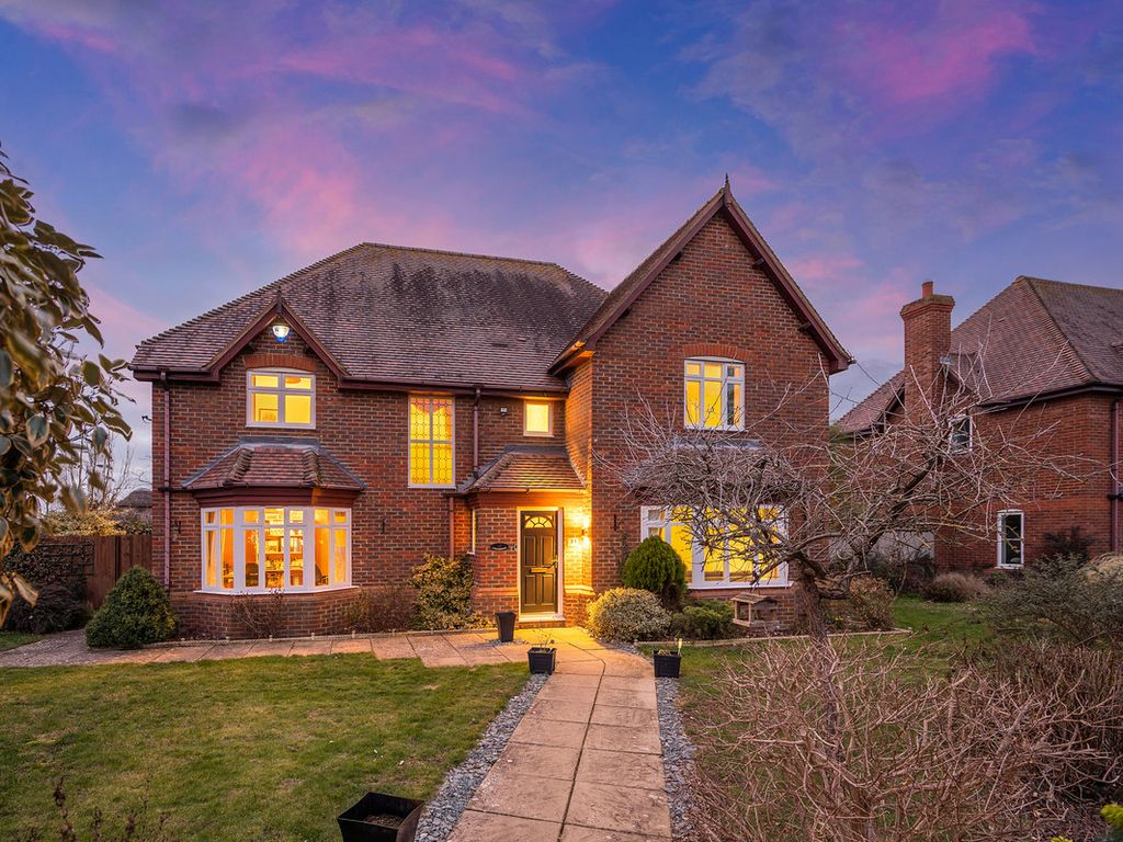 5 bed detached house for sale in Willington Road, Bedford MK44 Zoopla