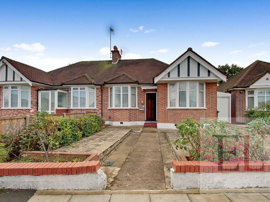 2 bed semidetached bungalow to rent in Fernbrook Drive, Harrow