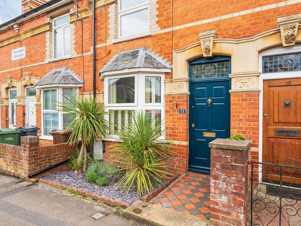 2 bed terraced house for sale in Harpsden Road, HenleyOnThames RG9, £