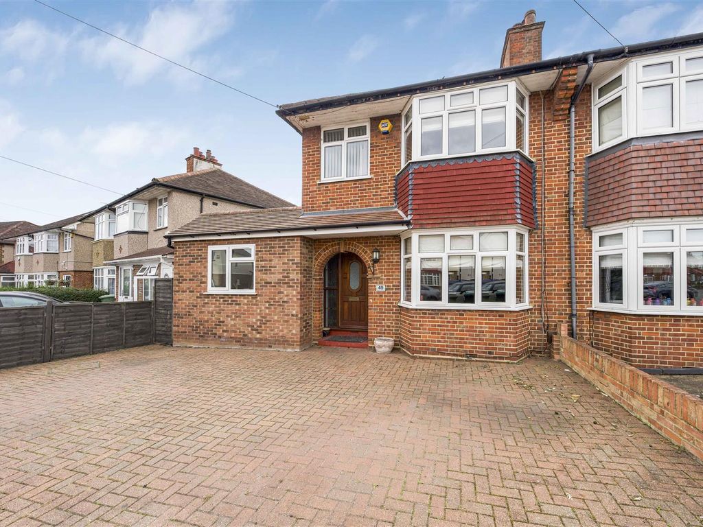 4 bed semidetached house for sale in Blacklands Drive, Hayes UB4, £