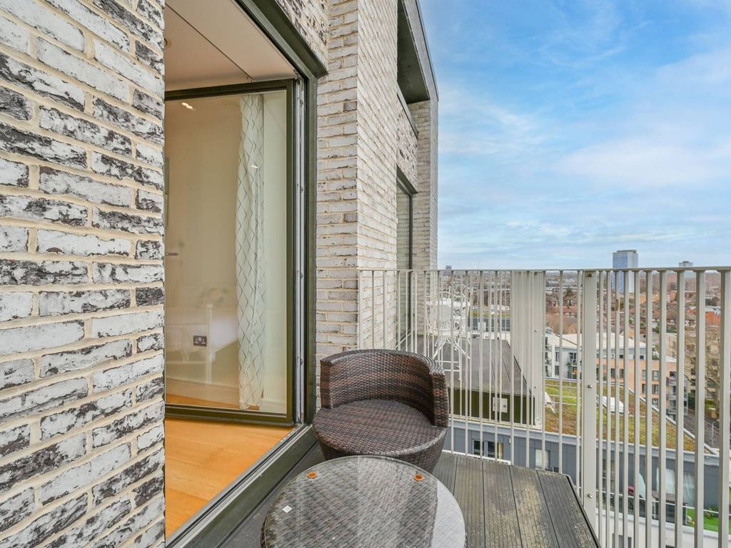 Sovereign Tower, Canary Wharf, London E16  