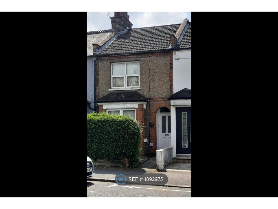 4 bed terraced house to rent in Whippendell Road, Watford WD18, £2,200
