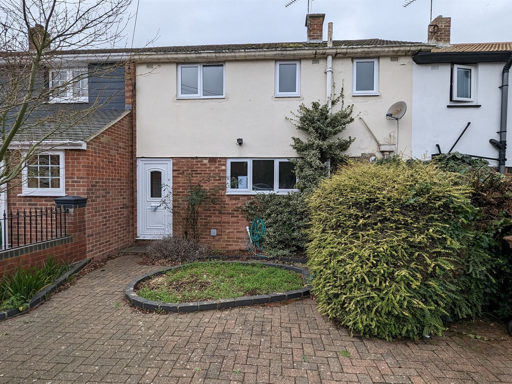 3 bed terraced house for sale in Cotswold Crescent, Chelmsford CM1, £