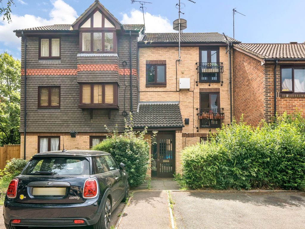 1 bed flat for sale in Woodrush Close, London SE14 Zoopla