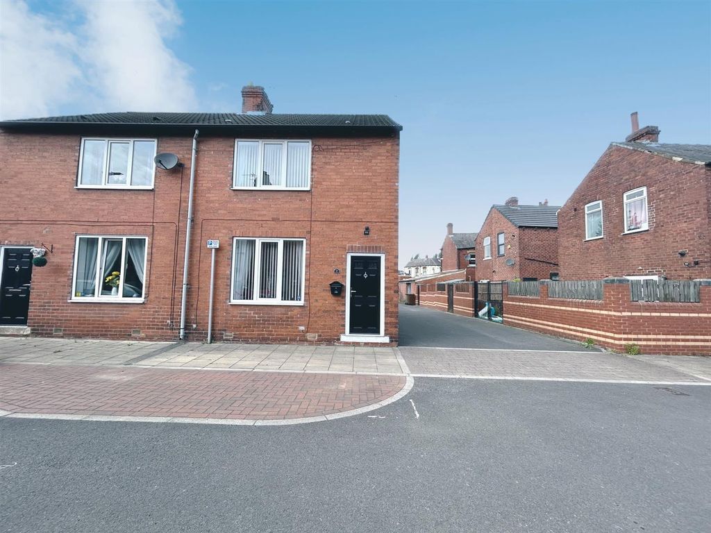 2 bed semidetached house for sale in Milton Street, Castleford WF10, £