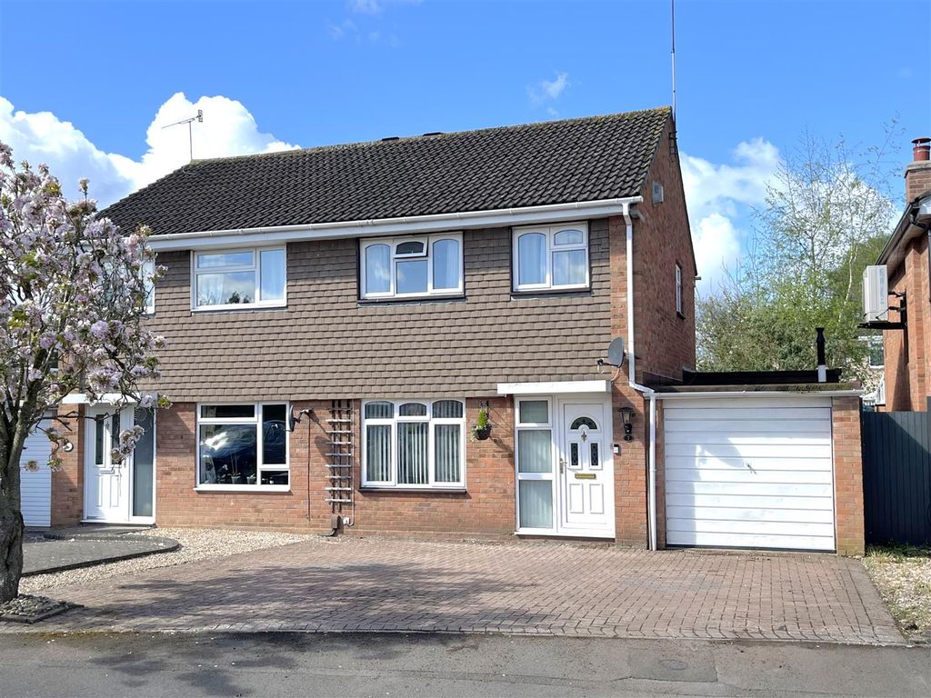 3 bed semidetached house for sale in Makepeace Avenue, Woodloes Park