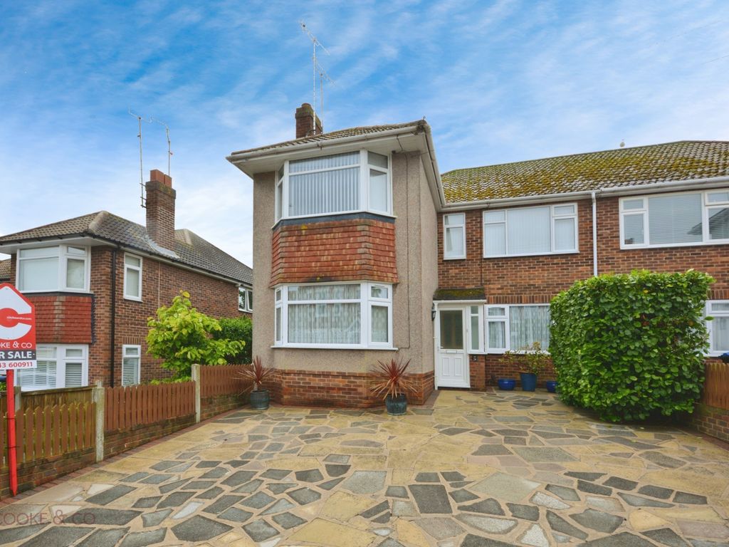 2 bed flat for sale in West Cliff Road, Broadstairs, Kent CT10, £