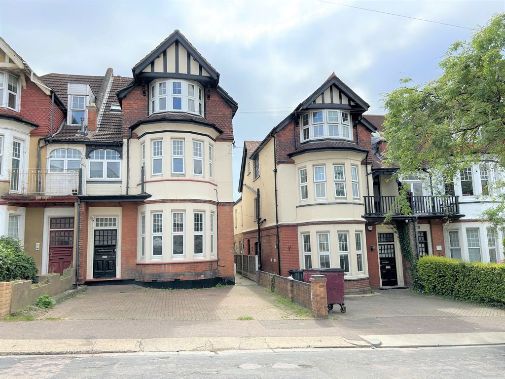 2 bed flat to rent in Palmerston Road, WestcliffOnSea SS0 Zoopla
