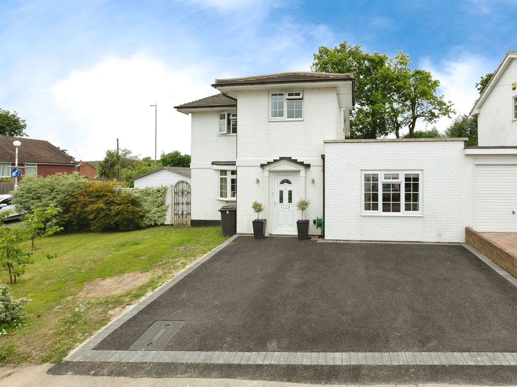 5 bed detached house for sale in Applewood Close, St. LeonardsOnSea