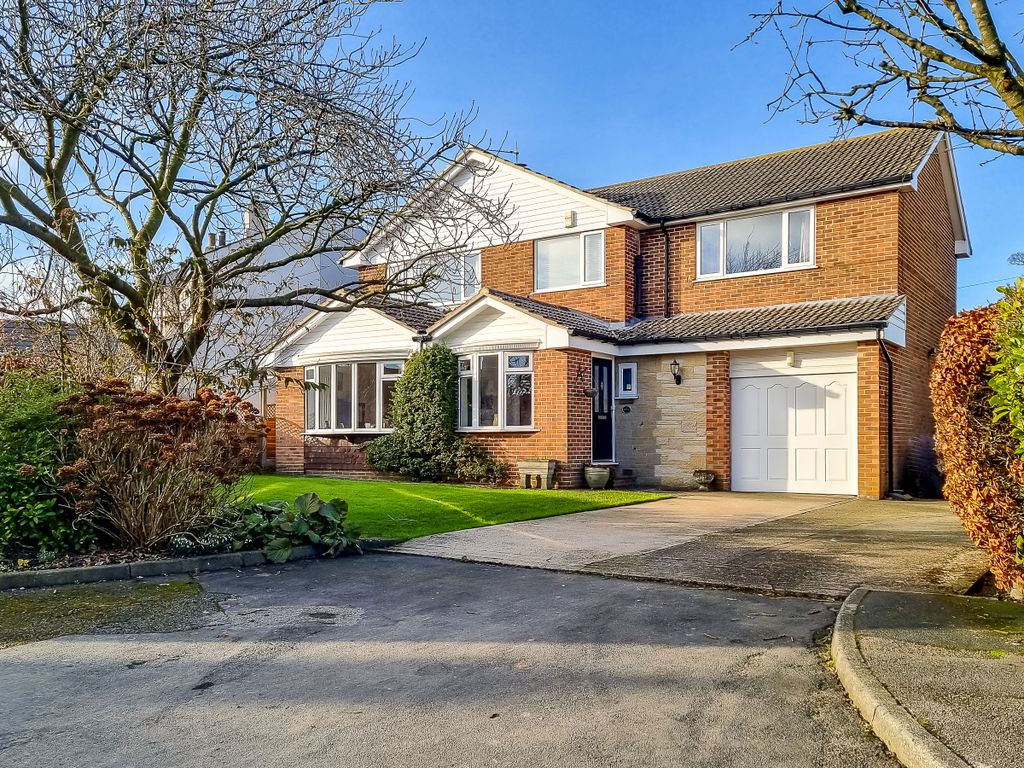 4 bed detached house for sale in Yew Tree Walk, Harrogate HG2, £700,000