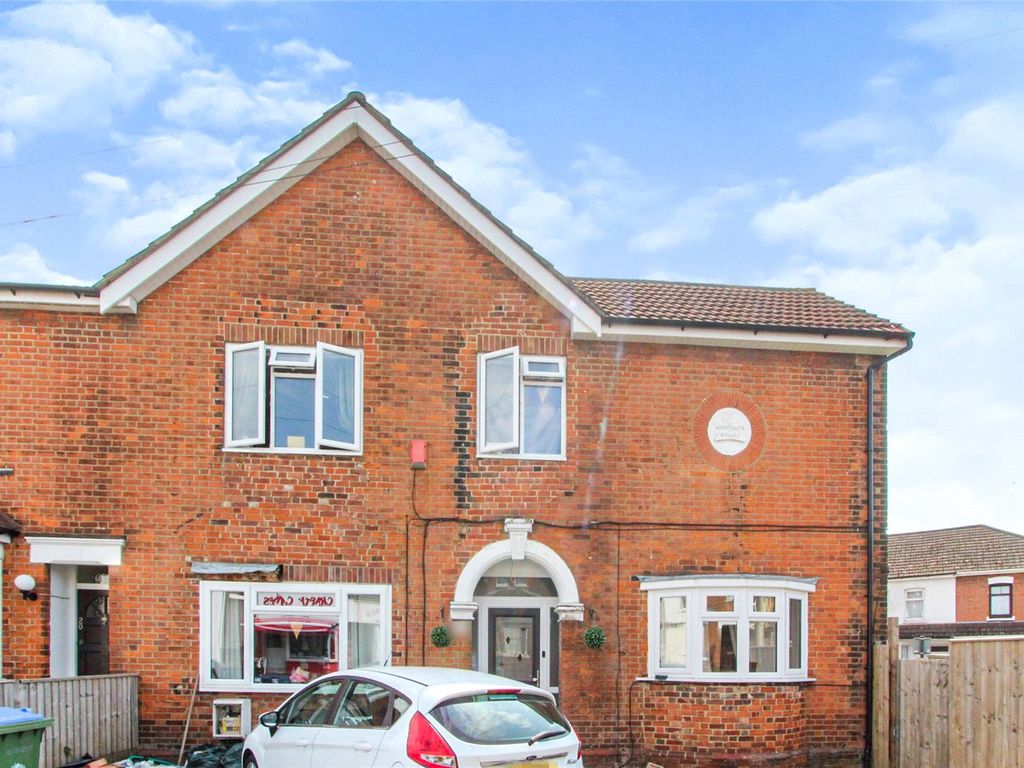 6 bed semidetached house for sale in Bridge Road, Southampton