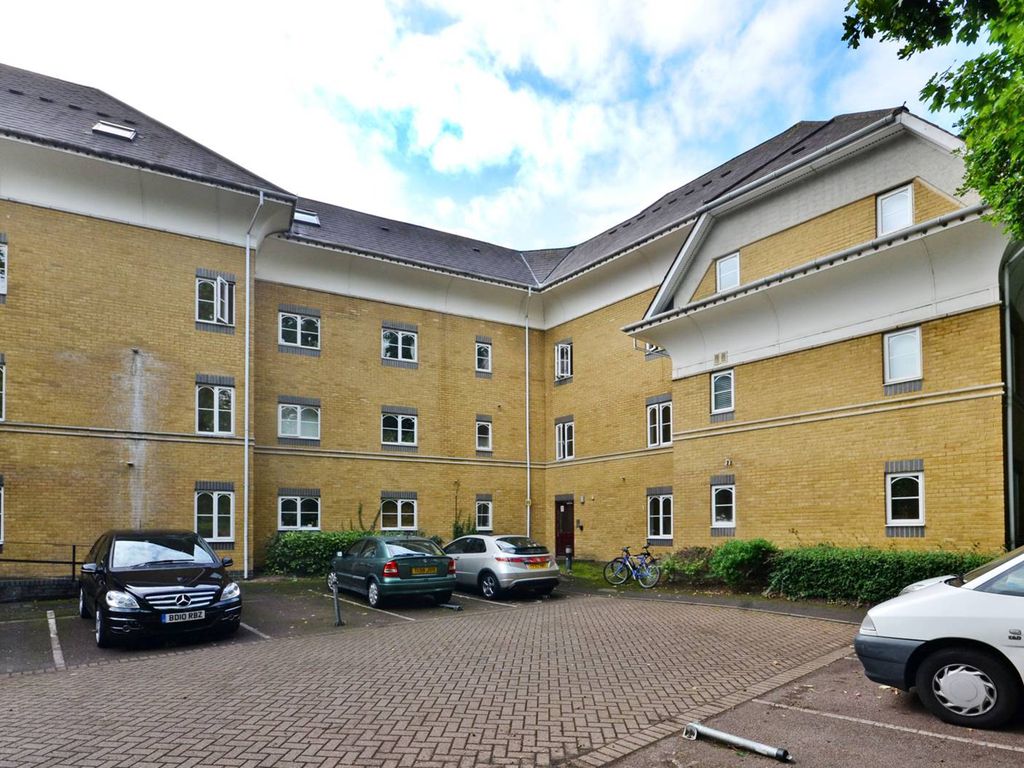 2 bed flat to rent in Century Court, Woking GU21 Zoopla