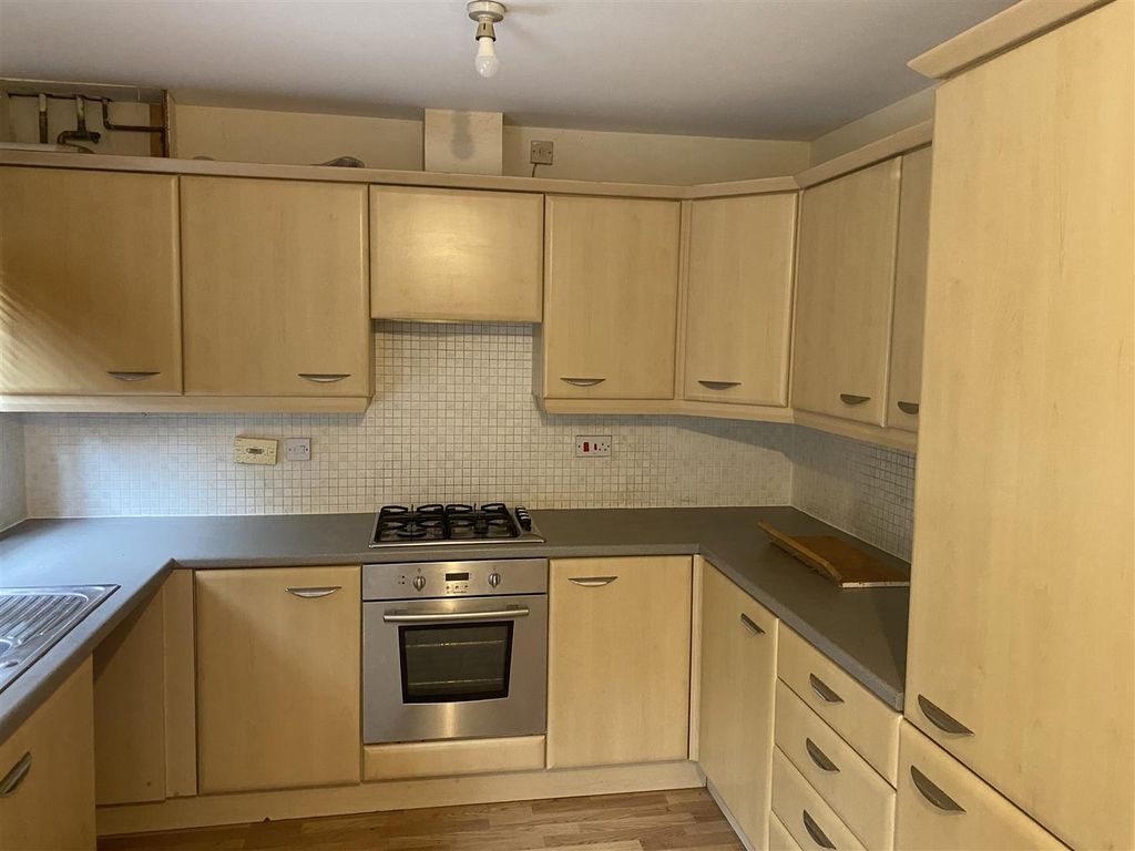 3 bed terraced house for sale in Valley Mill Lane, Bury BL9, £280,000