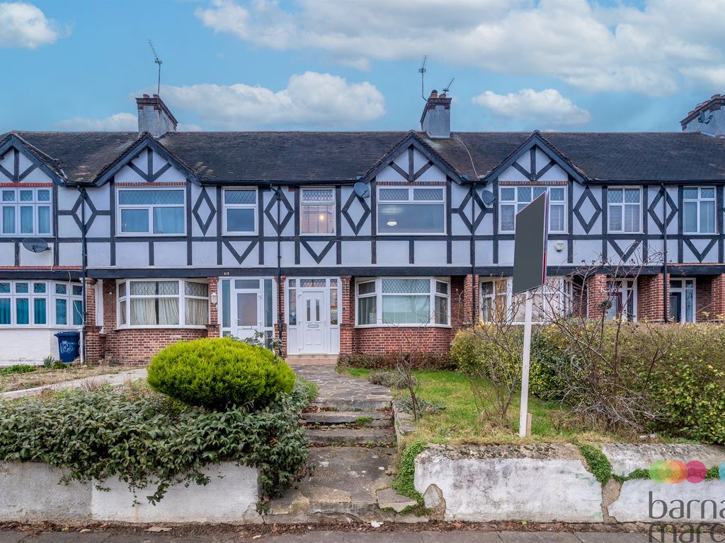 3 bed terraced house for sale in Woodhouse Road, London N12, £650,000