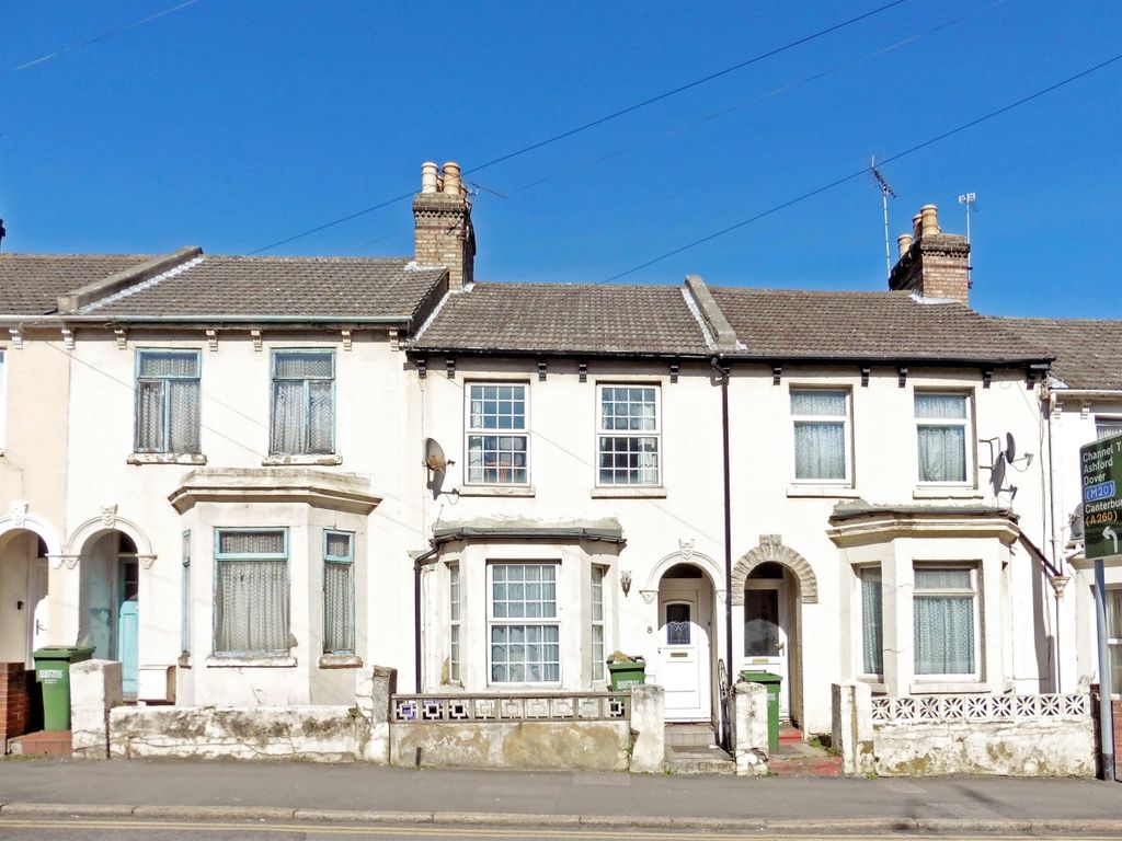 2 bed terraced house to rent in Pavilion Road, Folkestone CT19, £1,100
