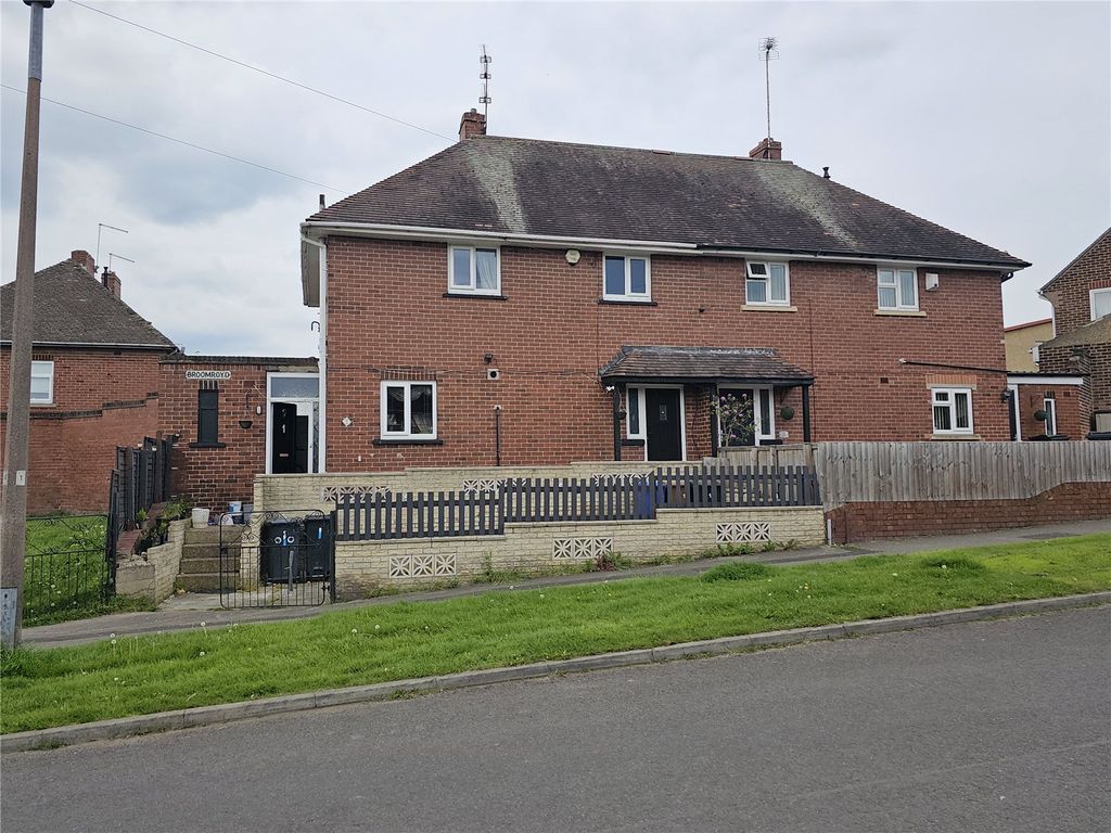 4 bed semidetached house for sale in Broomroyd, Worsbrough, Barnsley