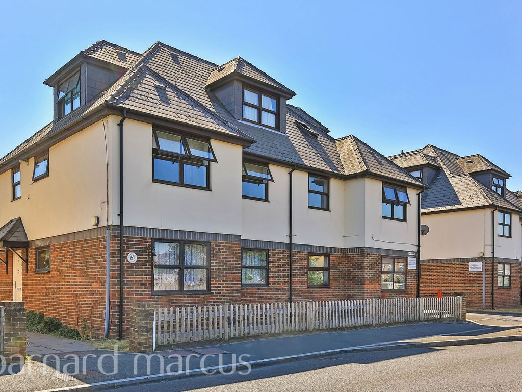 2 bed flat to rent in Grove Road, Mitcham CR4 Zoopla