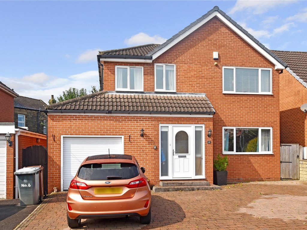 4 bed detached house for sale in Waterhouse Drive, East Ardsley