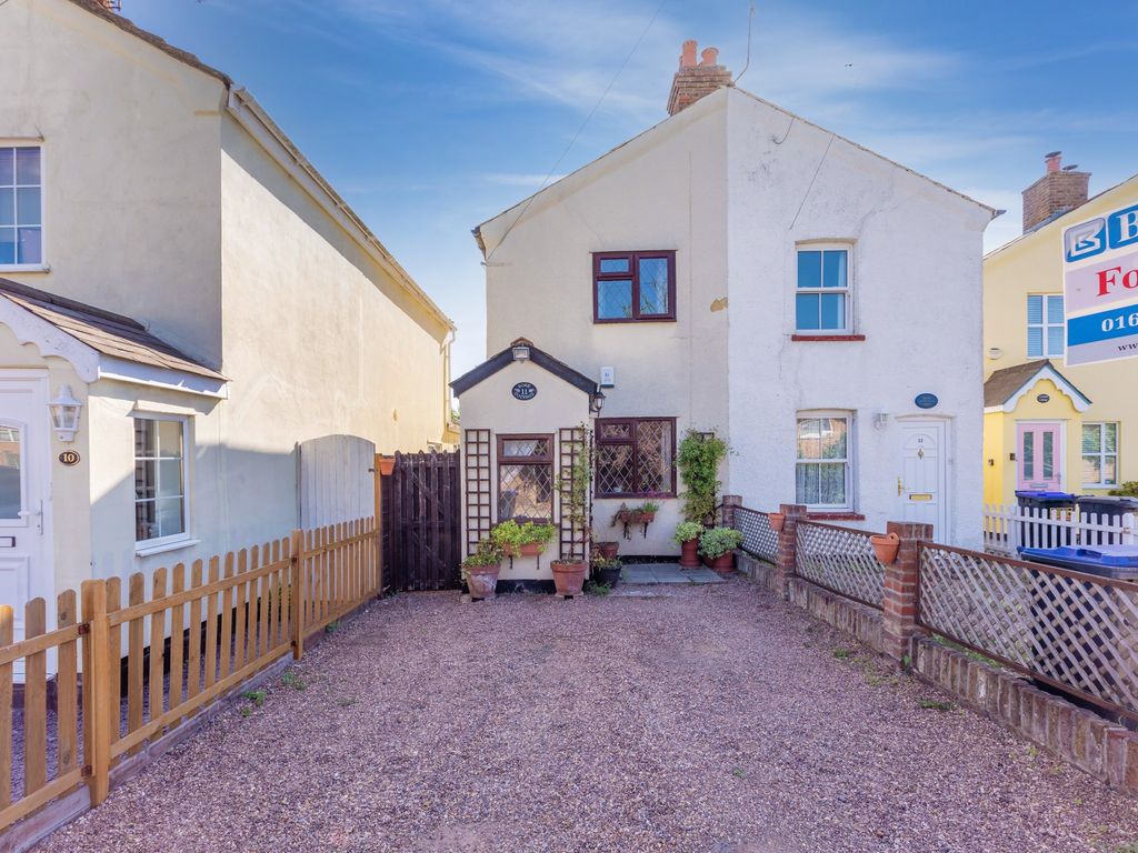 2 bed semidetached house for sale in Fairfield Road, Burnham, Slough