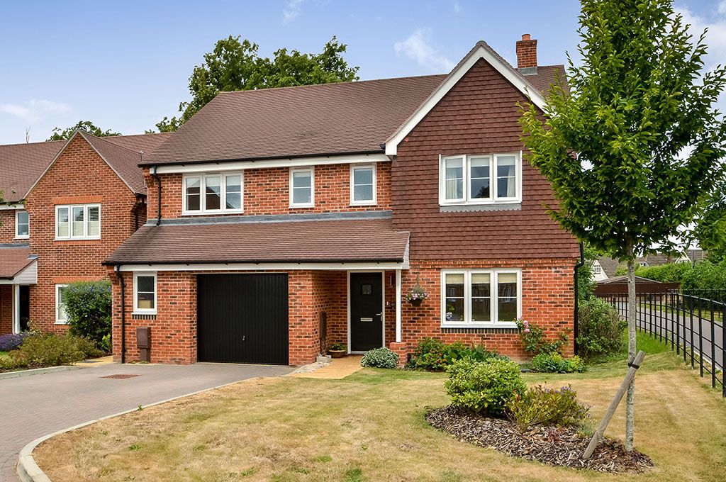 4 bed detached house for sale in Oak Tree Close, Rowland's Castle PO9