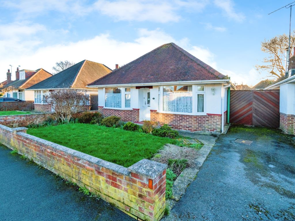 3 bed bungalow for sale in Hammonds Way, Totton, Southampton, Hampshire